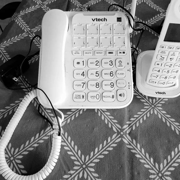 Phone - Picture 4 of 4